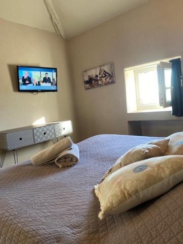 Petit Studio Le Pigeonnier A 5 Mn De Lourmarin Puyvert Екстериор снимка