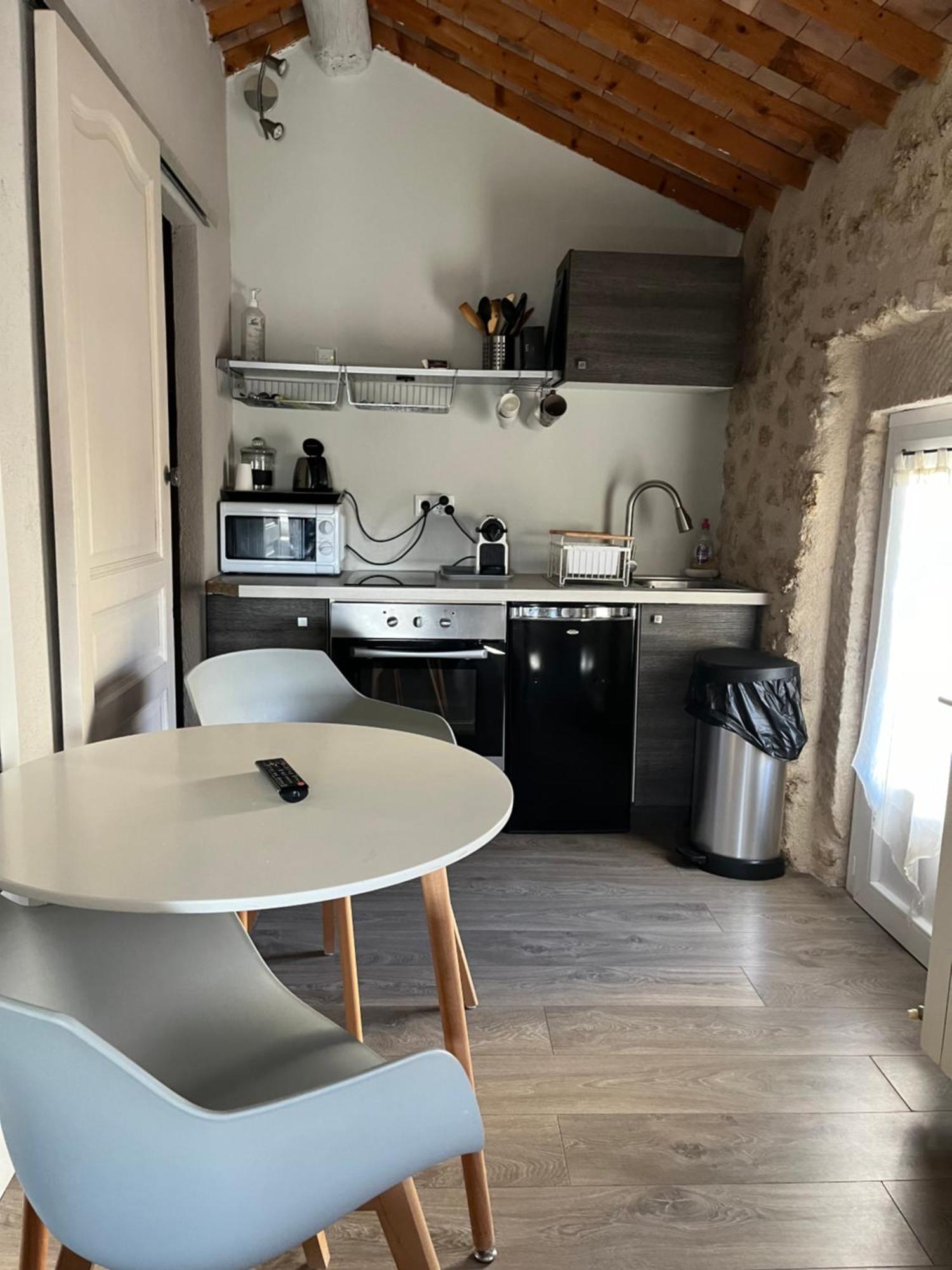 Petit Studio Le Pigeonnier A 5 Mn De Lourmarin Puyvert Екстериор снимка