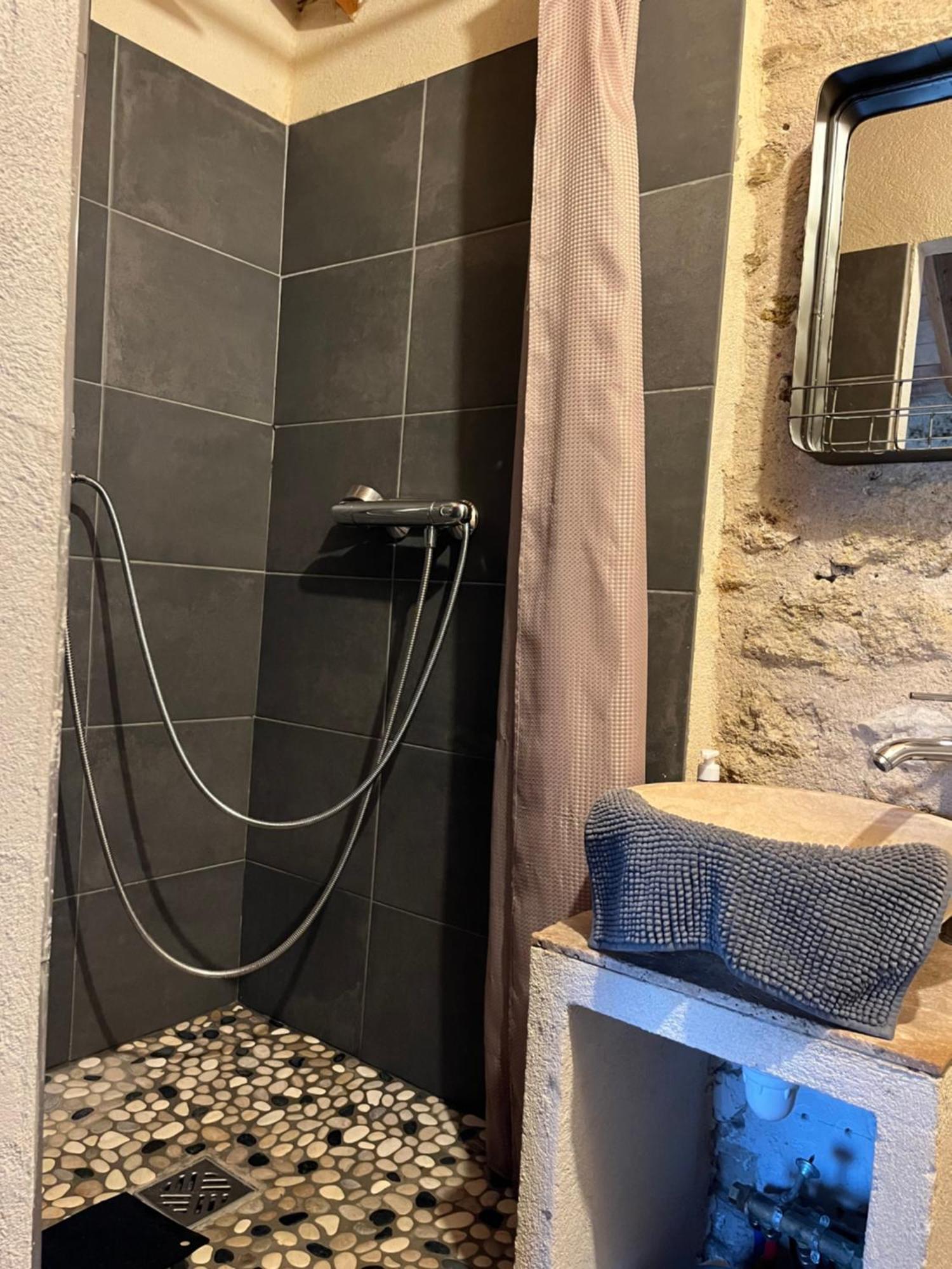Petit Studio Le Pigeonnier A 5 Mn De Lourmarin Puyvert Екстериор снимка